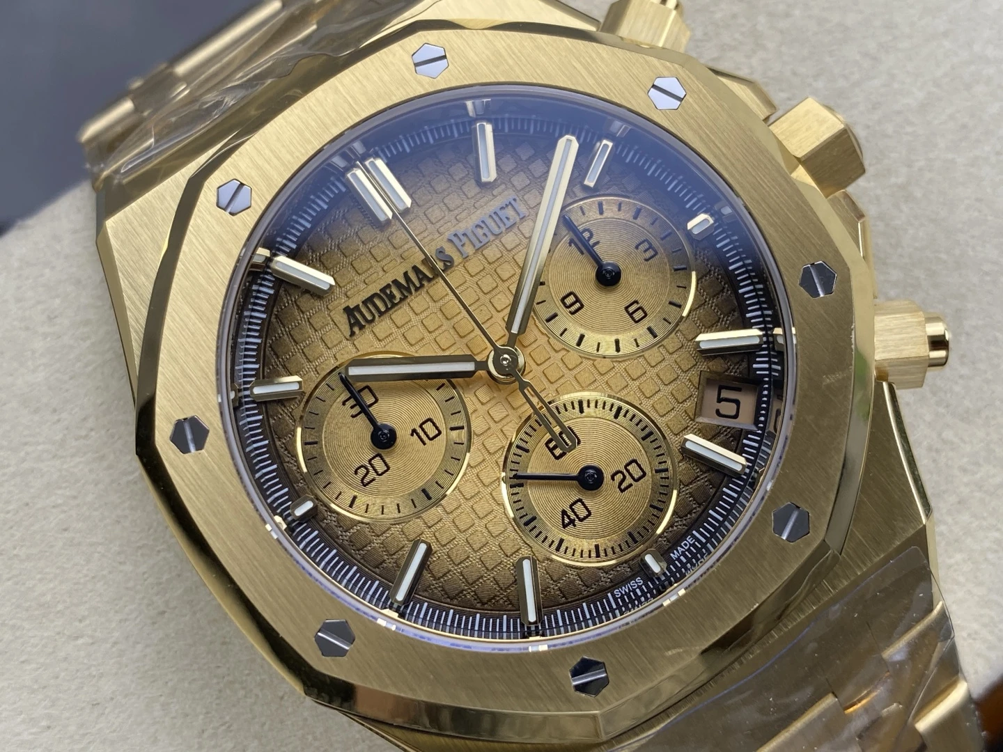 Royal Oak Chrono 26240 YG DDF 1:1 Best Edition YG Dial on YG Bracelet DD4401 Super Clone 29 86ba69363550a62 AMO Watch