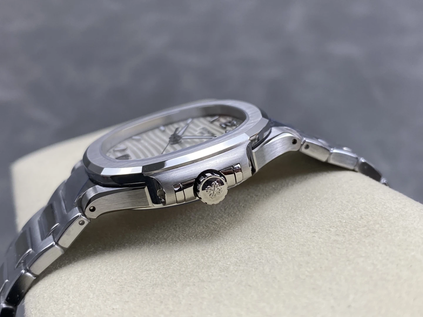 PP Nautilus 7118 Ladies DDF 1:1 Best Edition White Dial on SS Bracelet A324 Super Clone 58 8fc74969326bfaa AMO Watch