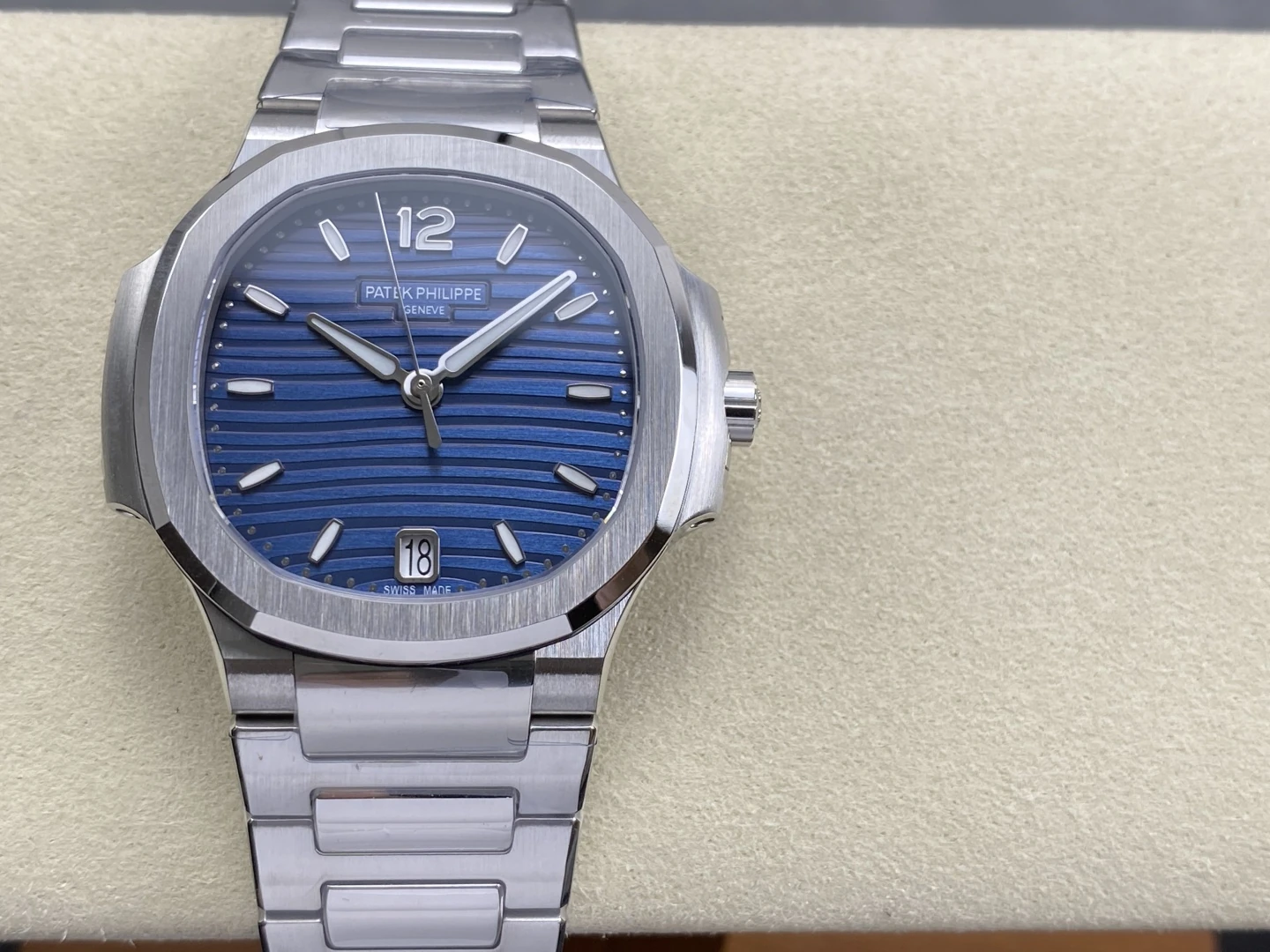 PP Nautilus 7118 Ladies DDF 1:1 Best Edition Blue Dial on SS Bracelet A324 Super Clone 25 a0fc37cad00e7cf AMO Watch