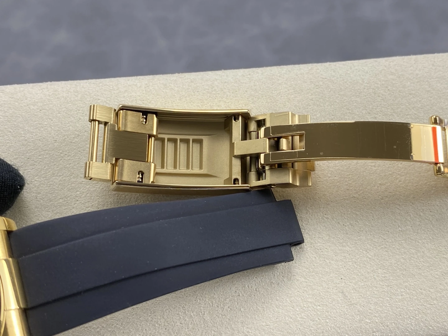 a1eb436cb0851ac AMO Watch