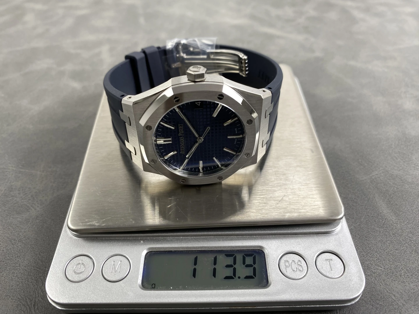 AP Royal Oak 41mm 15510ST SS DDF 1:1 Best Edition Blue Dial on Blue Rubber Strap SA4302 Super Clone 44 b7e5349eea91e63 AMO Watch