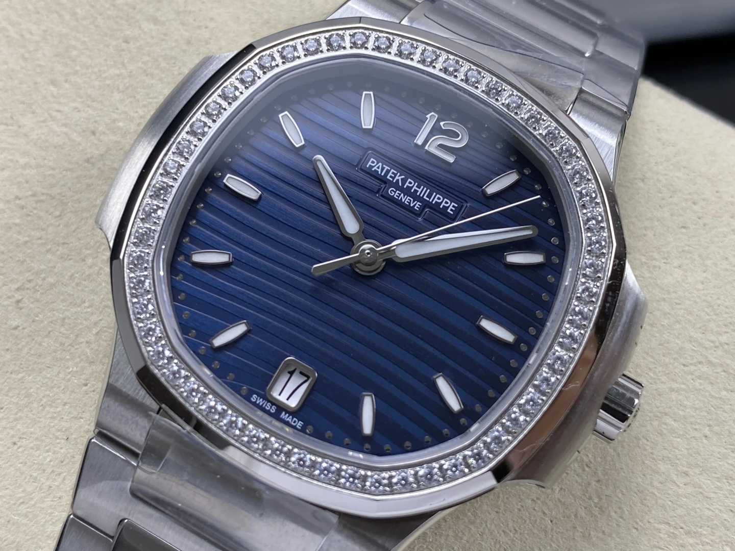 PP Nautilus 7118 Ladies DDF 1:1 Best Edition Blue Dial Diamonds Bezel on SS Bracelet A324 Super Clone 31 beb2a3a1e6f4d73 AMO Watch