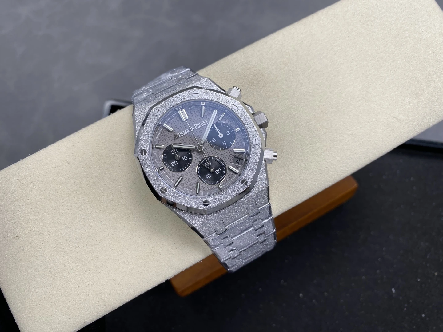 Royal Oak Chrono 26240 Frosted SS DDF 1:1 Best Edition Gray/Black Dial on SS Bracelet DD4401 Super Clone 32 c556ac5e9bddb6c AMO Watch