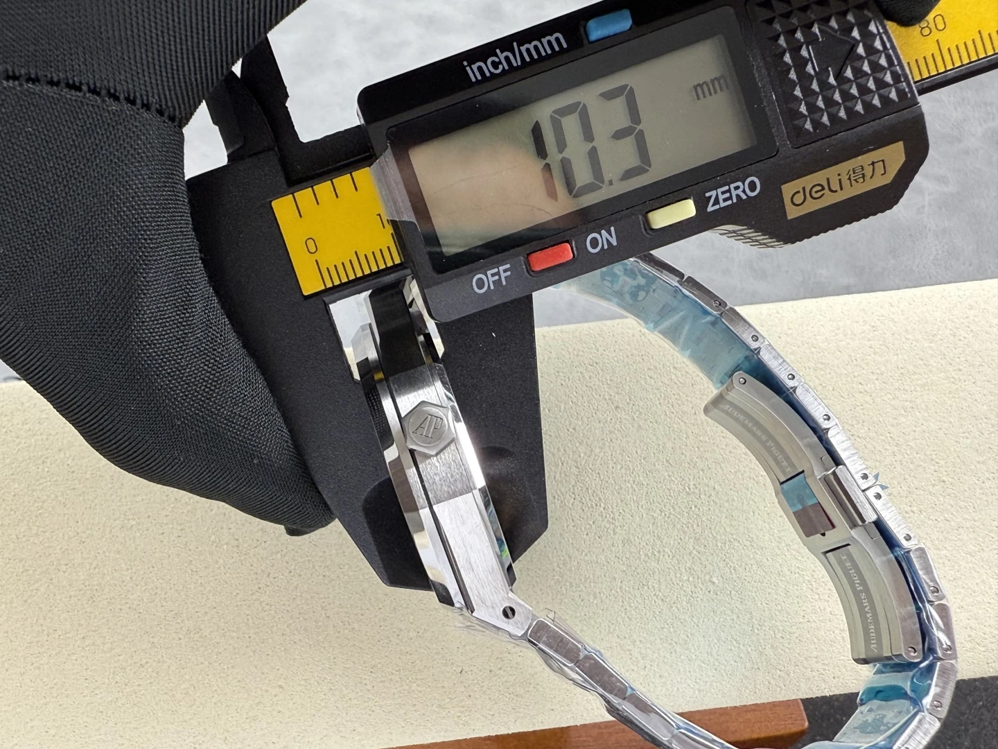 c55e7a6193c1e37 AMO Watch