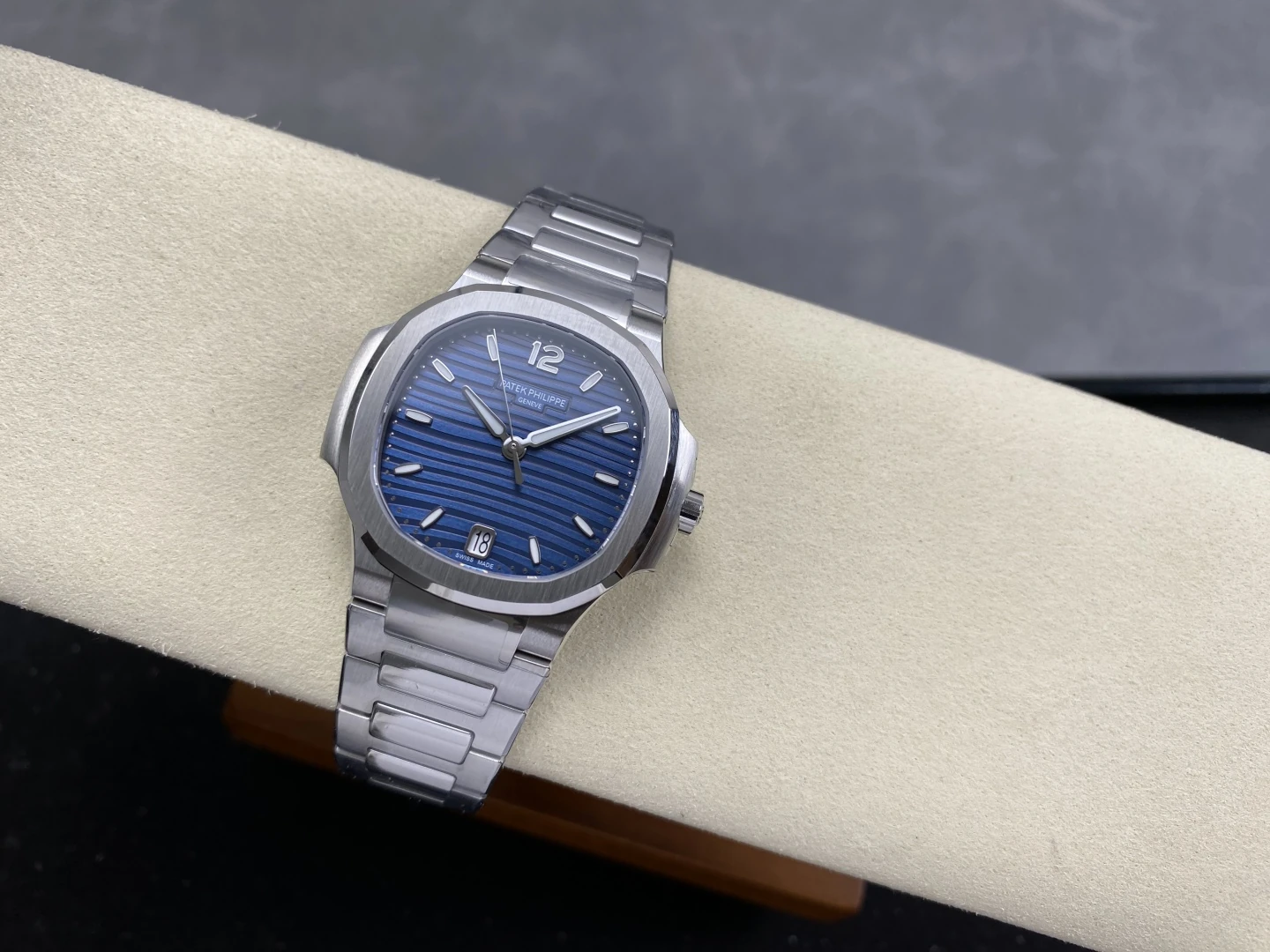 PP Nautilus 7118 Ladies DDF 1:1 Best Edition Blue Dial on SS Bracelet A324 Super Clone 28 c58dfd750a687e8 AMO Watch