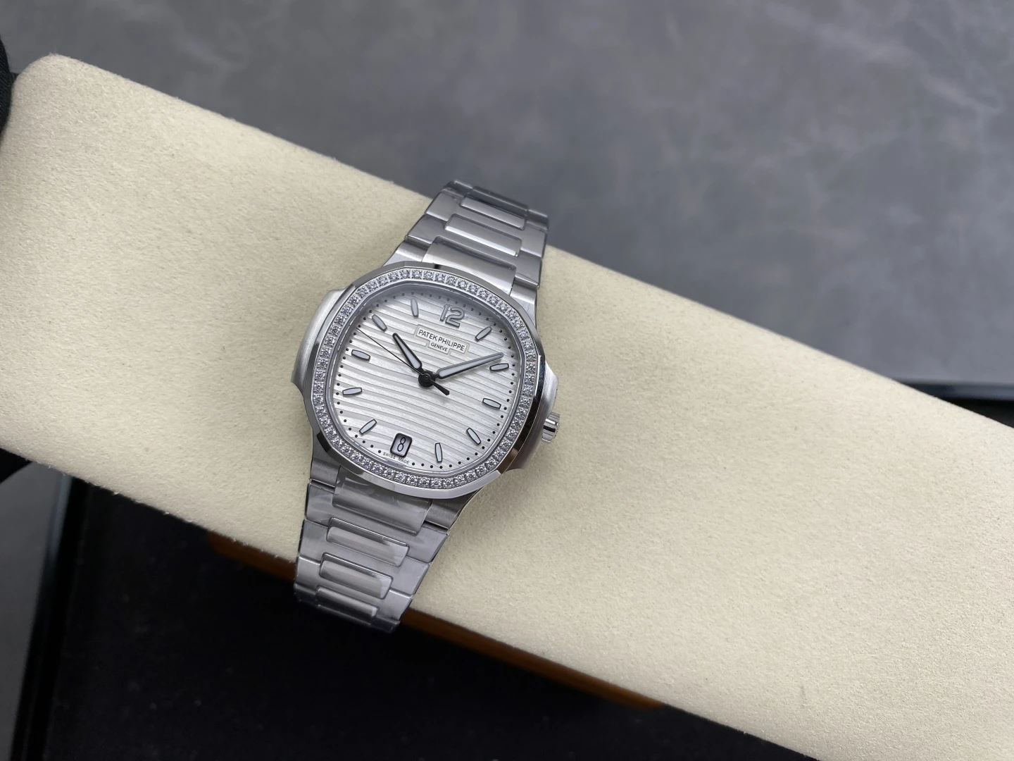 PP Nautilus 7118 Ladies DDF 1:1 Best Edition White Dial Diamonds Bezel on SS Bracelet A324 Super Clone 29 c952cabf0c4b2fa AMO Watch