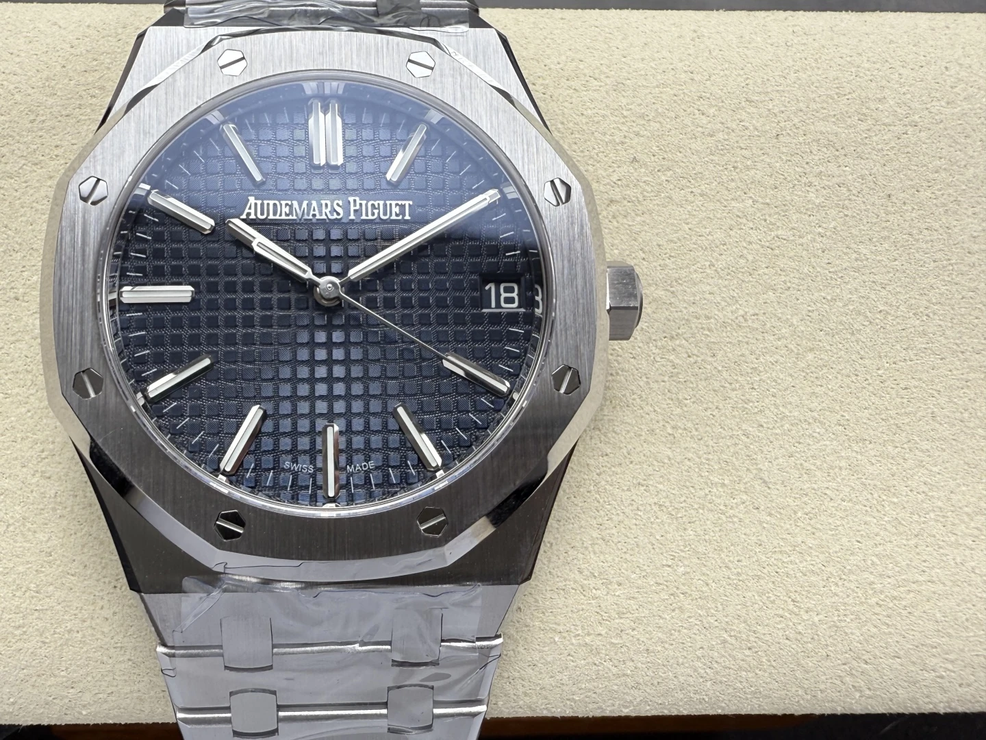 d09c3de503f974b AMO Watch