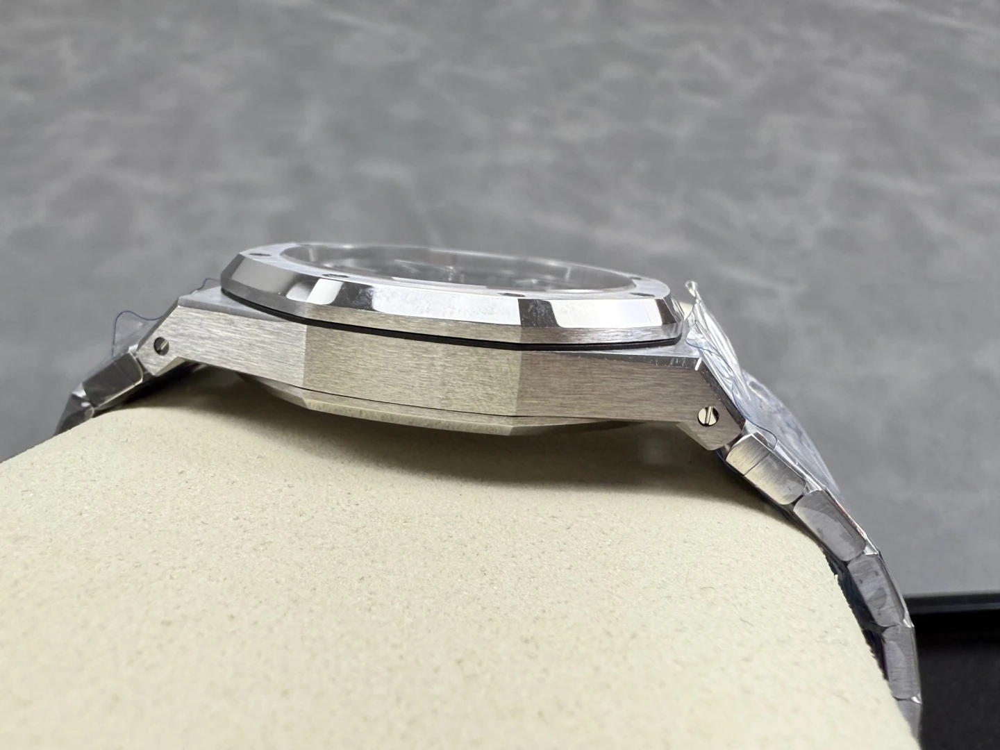 d15462f56d49157 AMO Watch