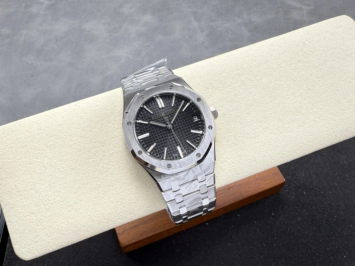 d2c24db644bead7 AMO Watch