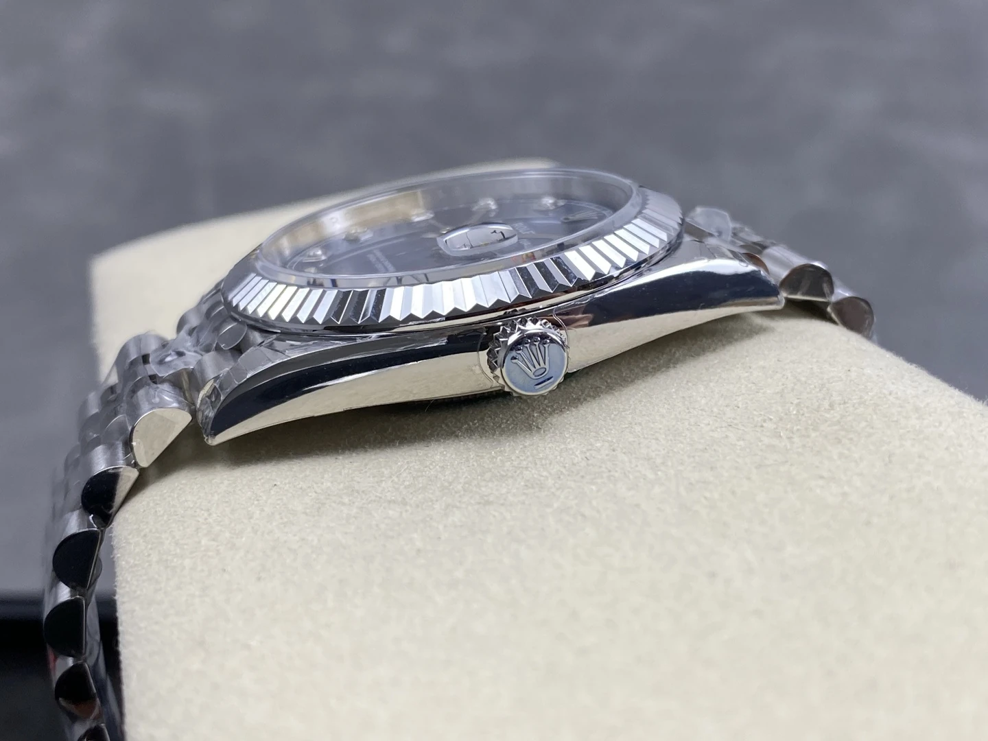 e90d41eb9cc06cc AMO Watch