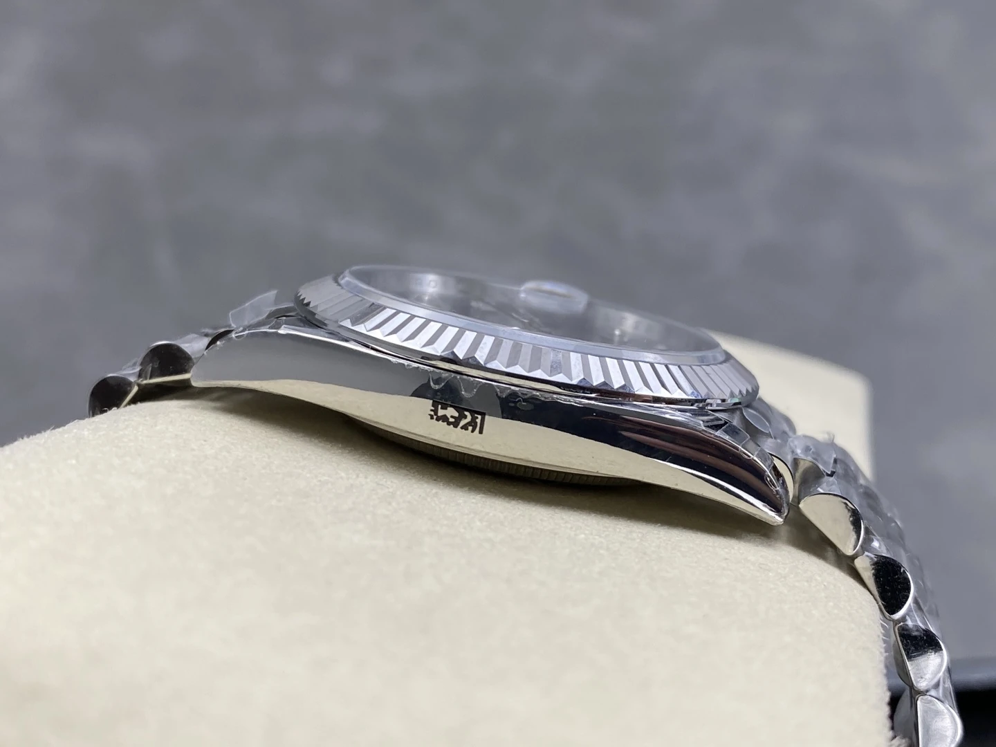 f489d0d9bf230f8 AMO Watch