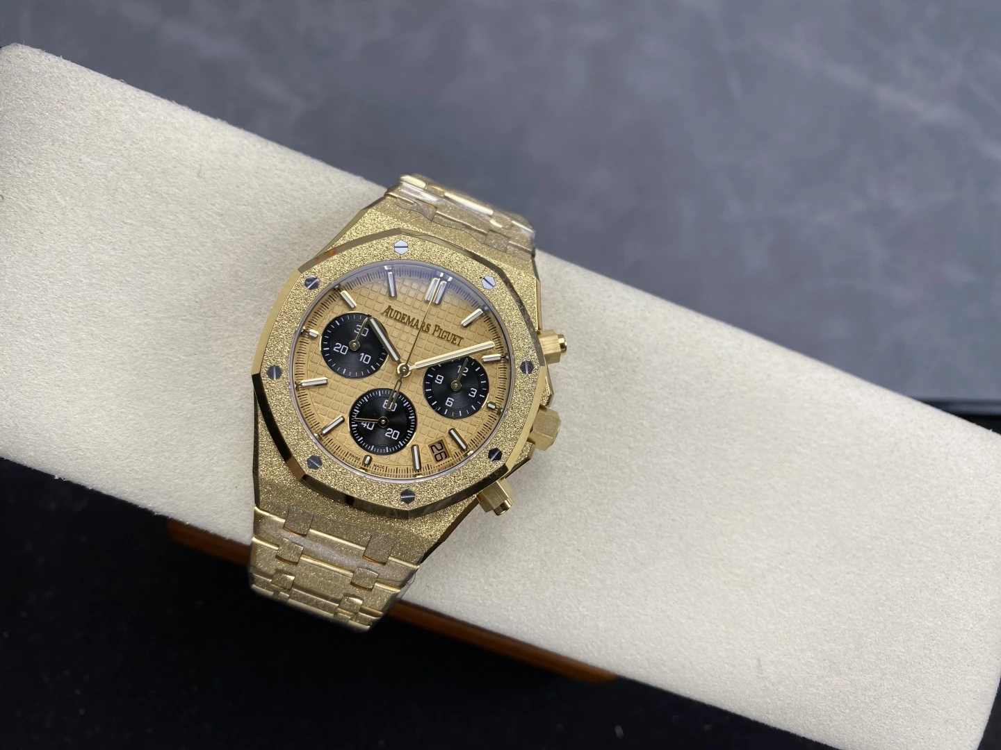 Royal Oak Chrono 26240 Frosted YG DDF 1:1 Best Edition YG Dial on YG Bracelet DD4401 Super Clone 31 f8dca48e91331d4 AMO Watch