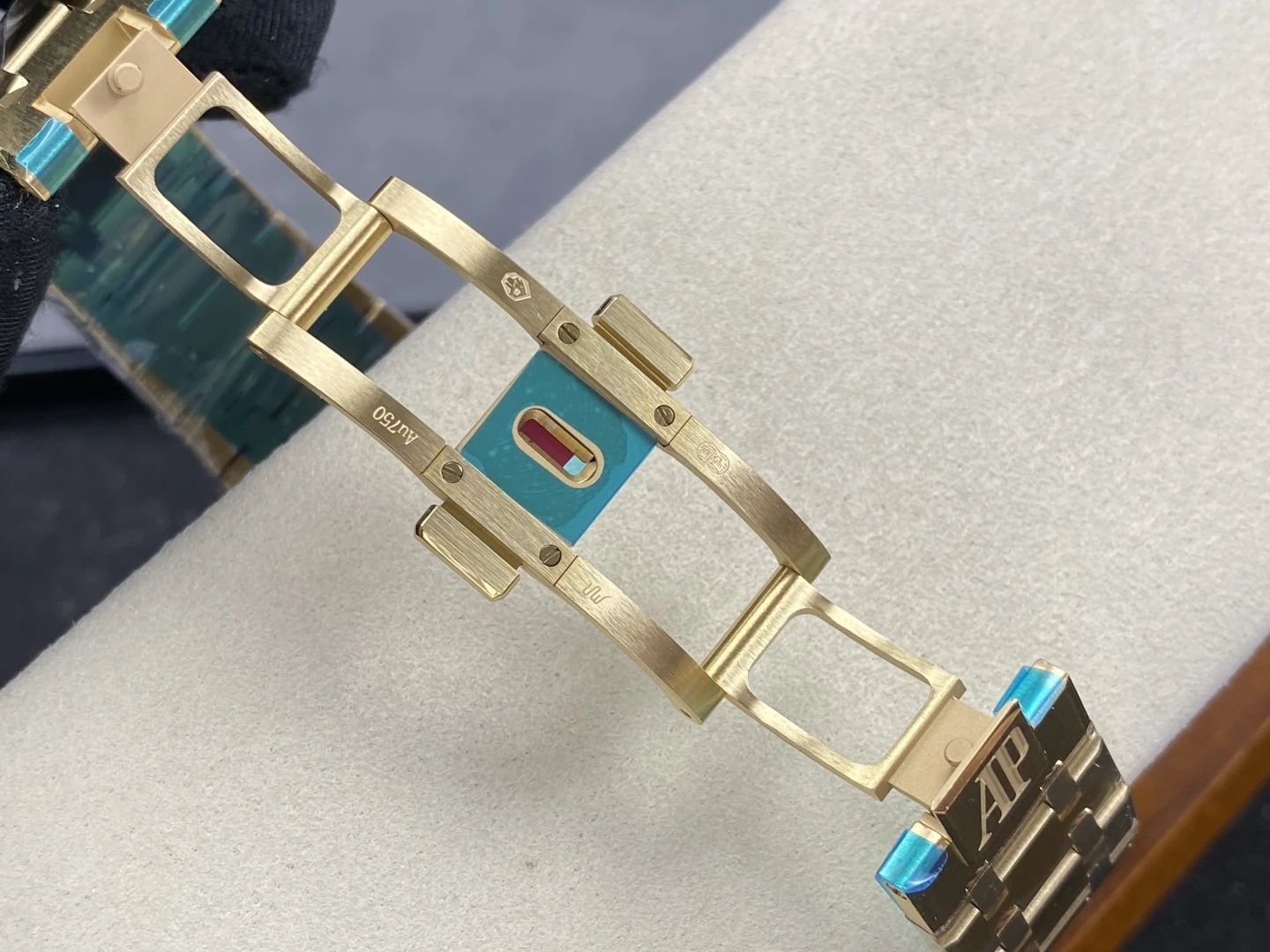 Royal Oak Chrono 26240 YG DDF 1:1 Best Edition YG Dial on YG Bracelet DD4401 Super Clone 37 ff81ed00e682526 AMO Watch