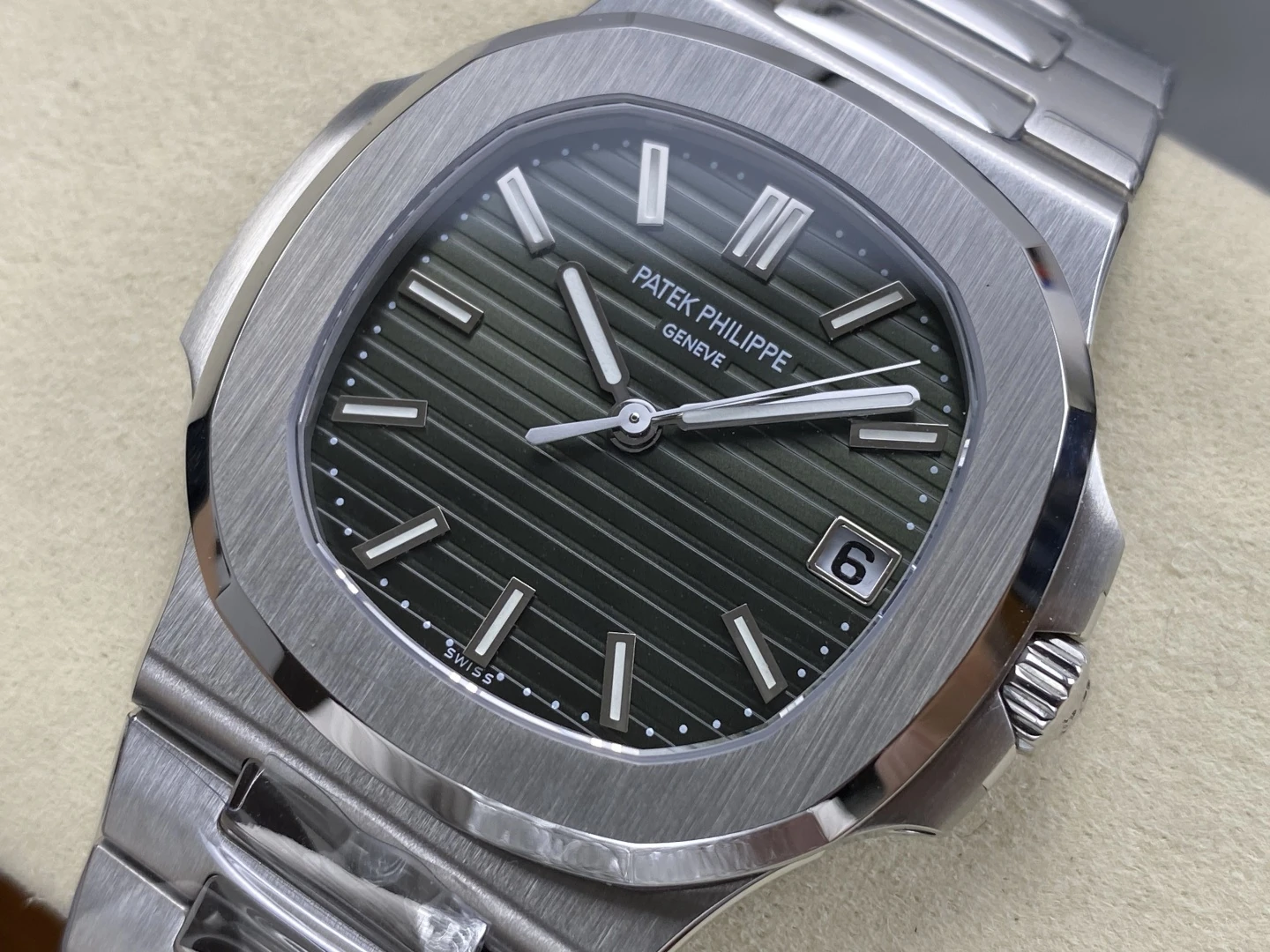 PP Nautilus 5711 DDF 1:1 Best Edition Green Dial on SS Bracelet DD330 Super Clone 24 07f6a3209d15cb9 AMO Watch