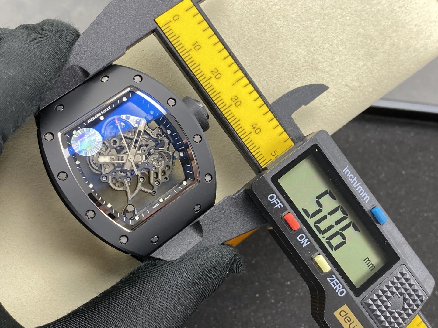 23091f67c62d235 AMO Watch