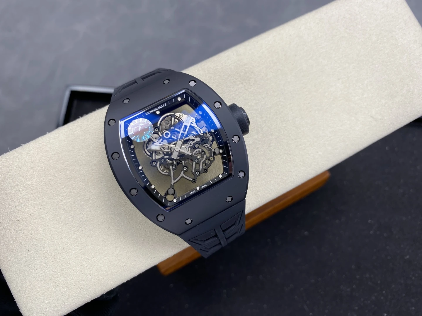 284b925412e680a AMO Watch