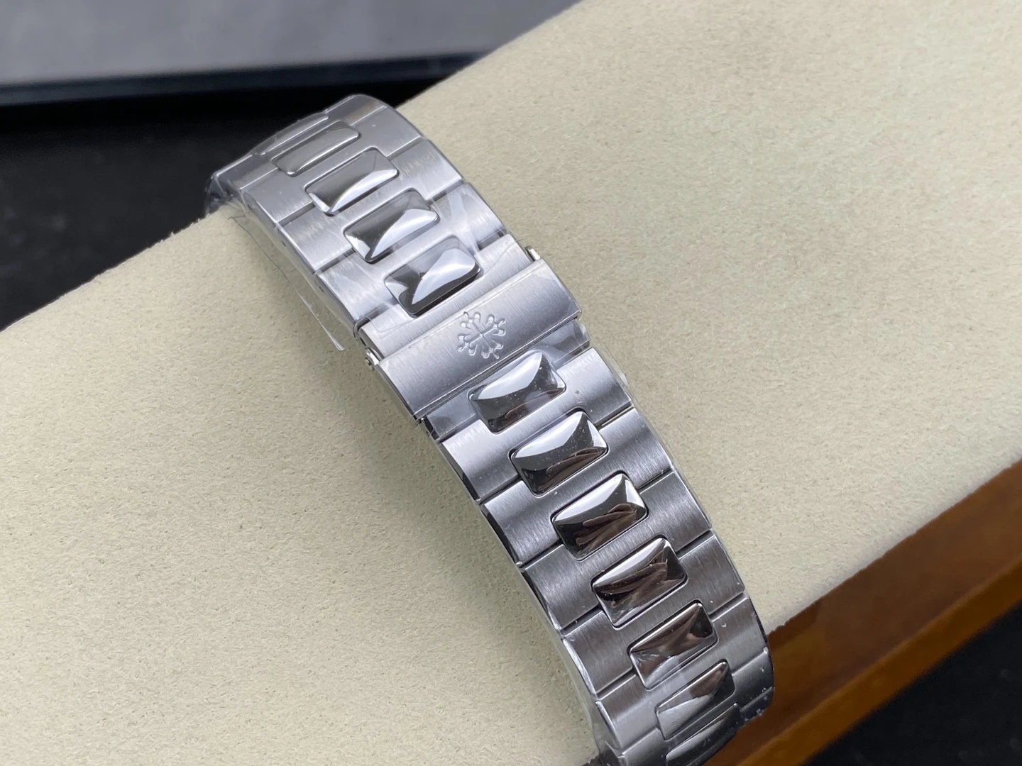 PP Nautilus 5711 DDF 1:1 Best Edition Green Dial on SS Bracelet DD330 Super Clone 30 4de896b902770cc AMO Watch