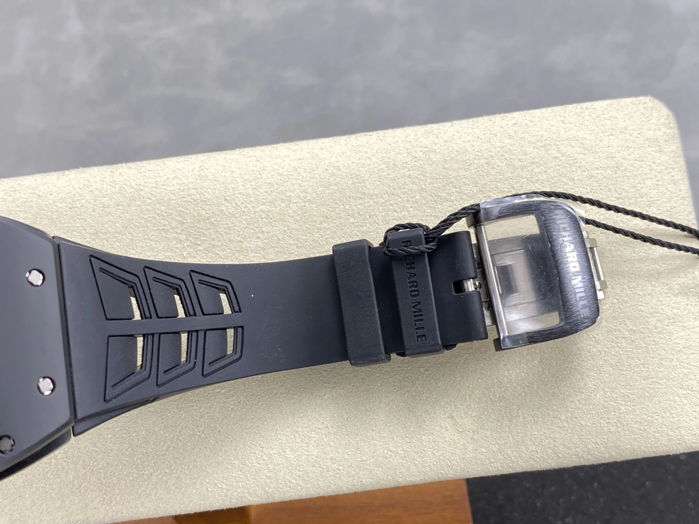 75ee6e8e0ea8426 AMO Watch