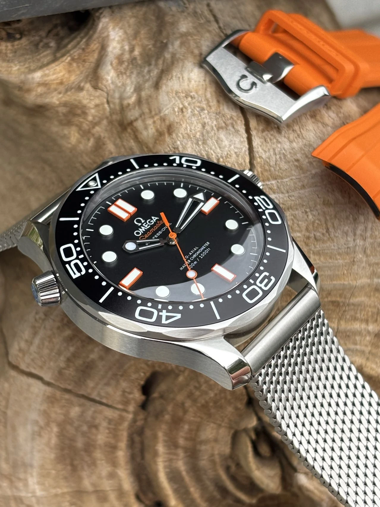 OMEGA Seamaster 300M Diver SS VSF 1:1 Best Edition Black/Orange Dial on SS Mesh Bracelet VS8806 Super Clone 42 9b92c27be10a043 AMO Watch
