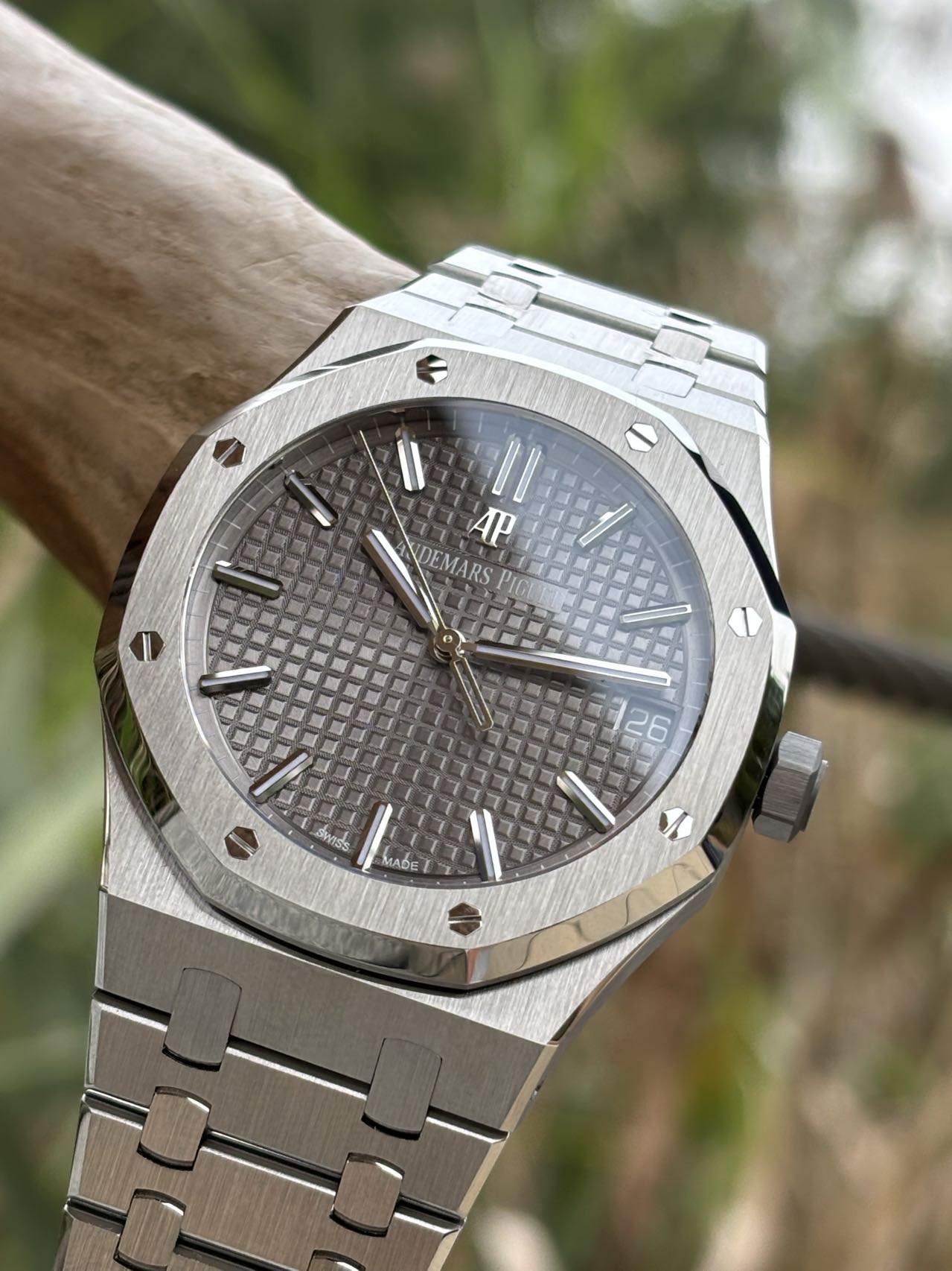 AP Royal Oak 41mm 15500 SS VSF1:1 Best Edition Grey Textured Dial on SS Bracelet A4302 Super Clone 38 9f330c7405d17a0 AMO Watch