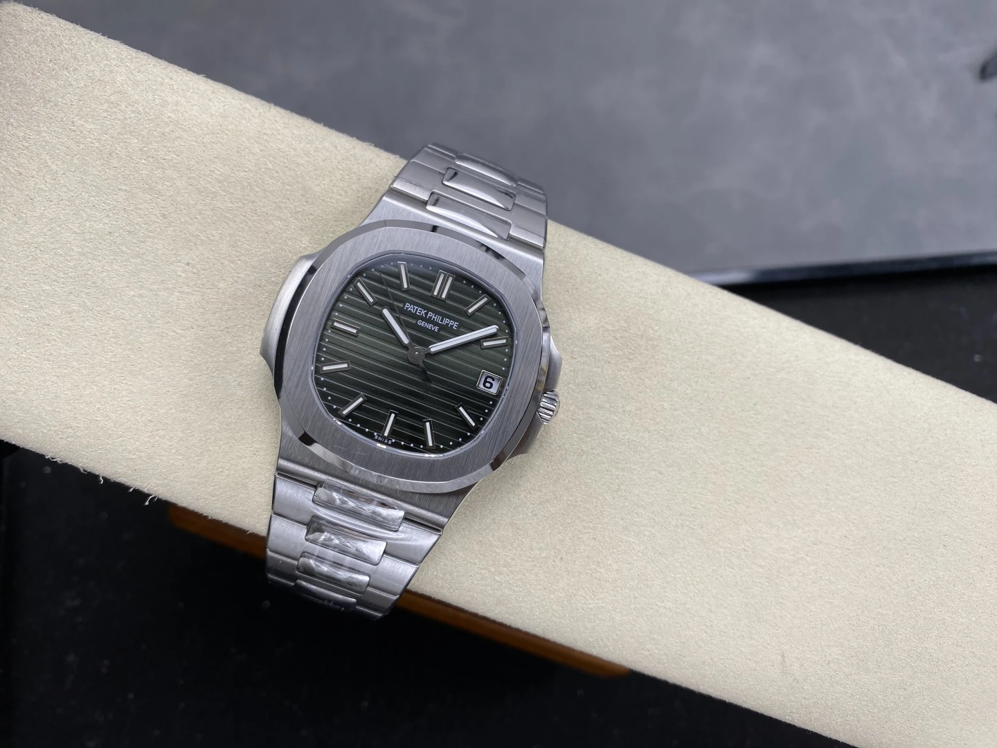 PP Nautilus 5711 DDF 1:1 Best Edition Green Dial on SS Bracelet DD330 Super Clone 26 dcb61b29139eb19 AMO Watch