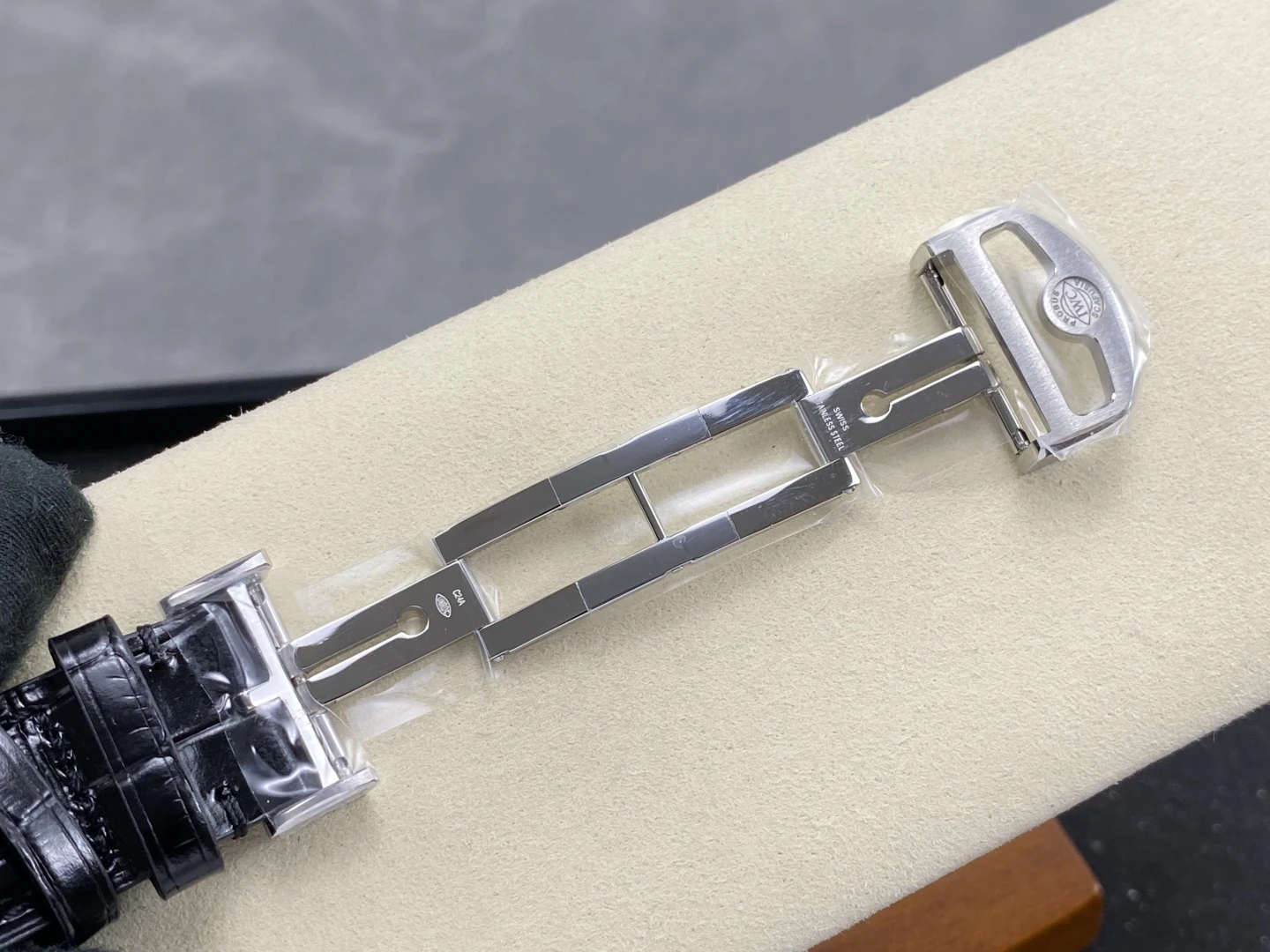 IWC Portuguese Chrono IW371624 SS APSF 1:1 Best Edition RG Dial on Black Leather Strap SA69385 Super Clone 33 1154dd57a823ee8 1 AMO Watch