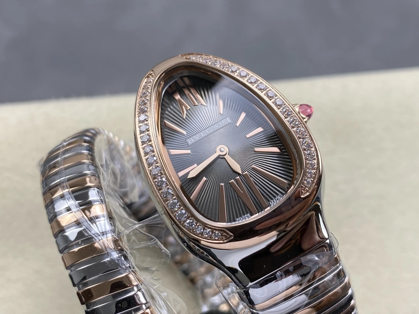 BVLGARI Serpenti SS/RG BVF 1:1 Best Edition Gray Dial on SS/RG Bracelet ETA Quartz 20 39f07251581ad8a AMO Watch