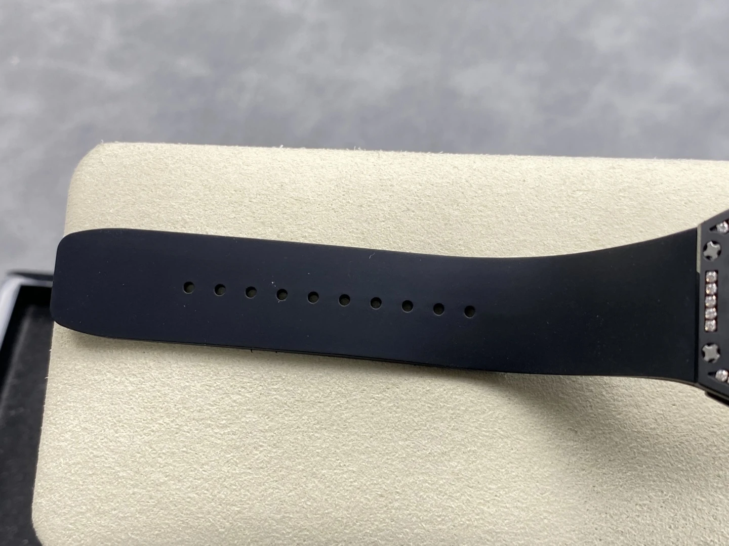 RICHARD MILLE RM07 Ladies Black Ceramic Diamonds Bezel ZF 1:1 Best Edition Red Dial on Black Rubber Strap CRMA2 Clone 37 76bfb23791f5147 1 AMO Watch