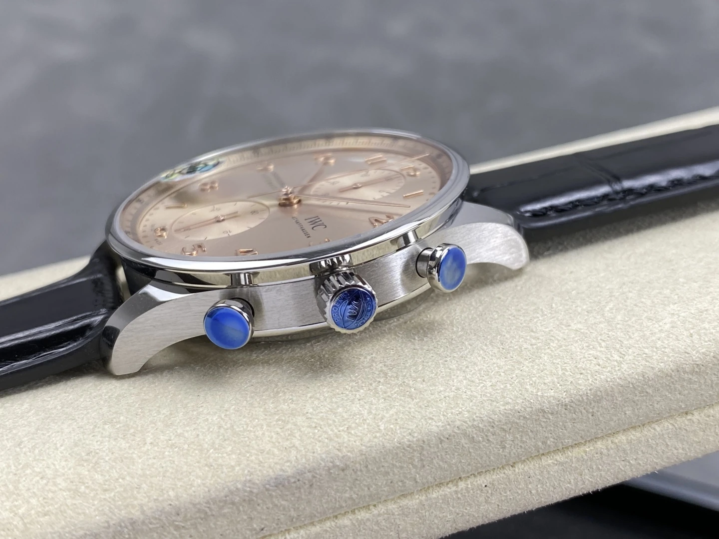 IWC Portuguese Chrono IW371624 SS APSF 1:1 Best Edition RG Dial on Black Leather Strap SA69385 Super Clone 30 865407c4cb39868 1 AMO Watch