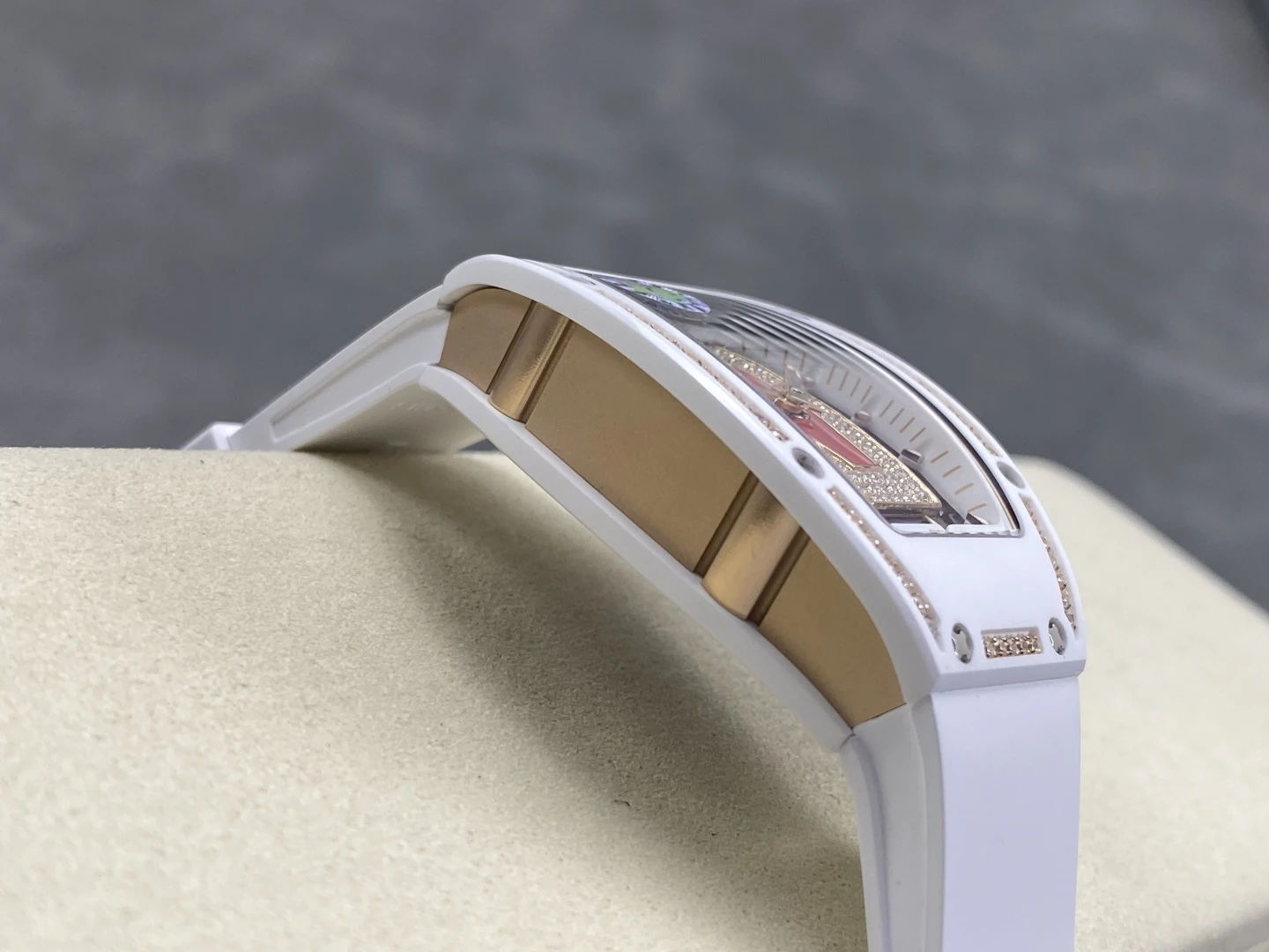 RICHARD MILLE RM07 Ladies White Ceramic Diamonds Bezel ZF 1:1 Best Edition Red Dial on White Rubber Strap CRMA2 Clone 29 a0b49ac4bb46ea6 2 AMO Watch