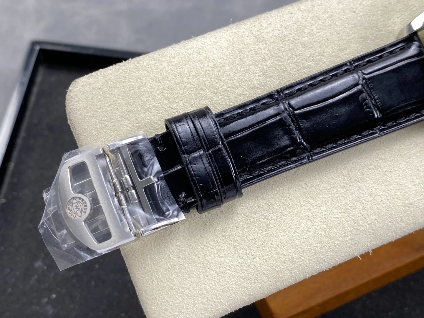 IWC Portuguese Chrono IW371624 SS APSF 1:1 Best Edition RG Dial on Black Leather Strap SA69385 Super Clone 32 afee7db21a6fc8b 1 AMO Watch