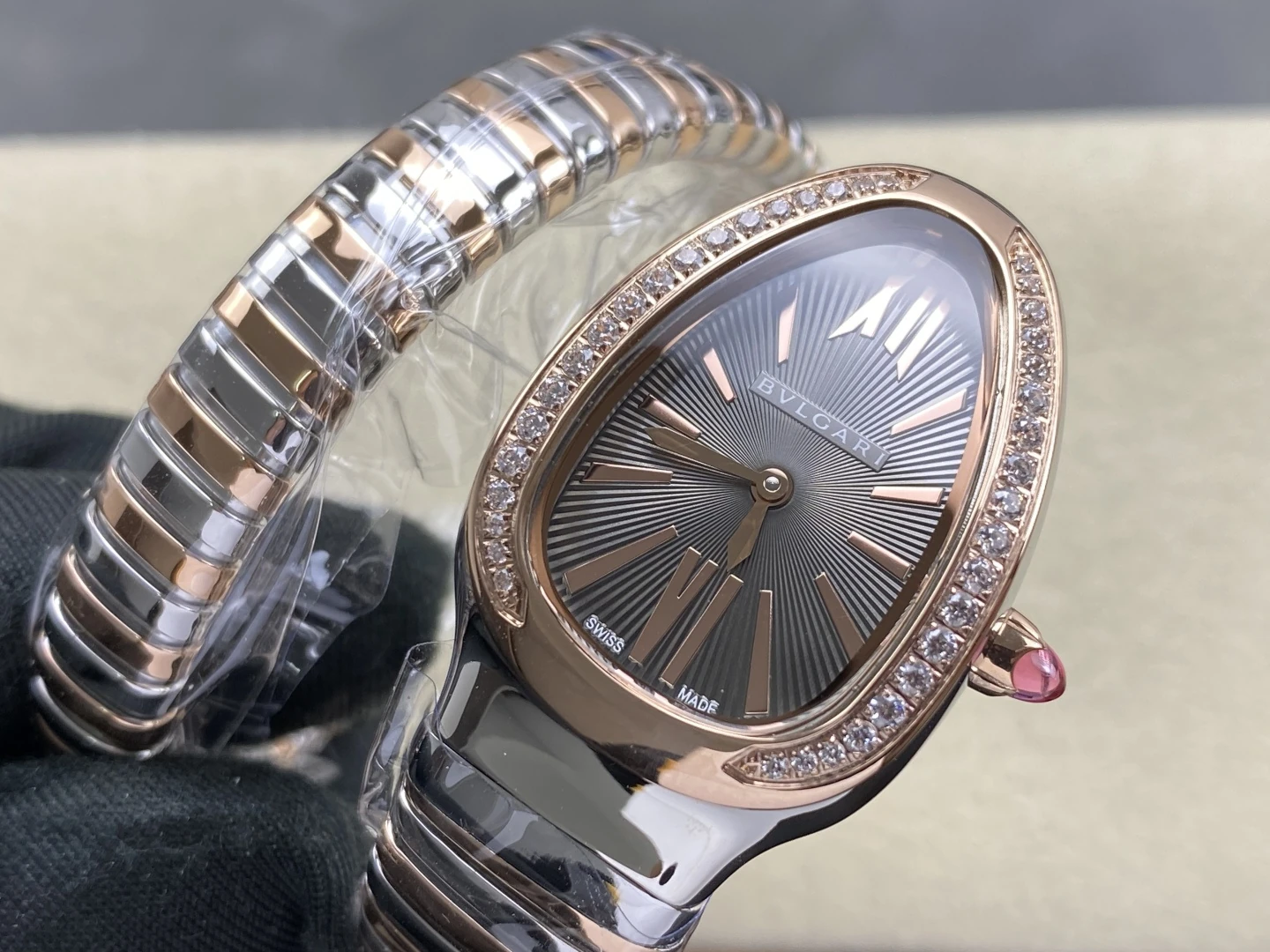 BVLGARI Serpenti SS/RG BVF 1:1 Best Edition Gray Dial on SS/RG Bracelet ETA Quartz 19 b4c1748f8a7e8cd 1 AMO Watch