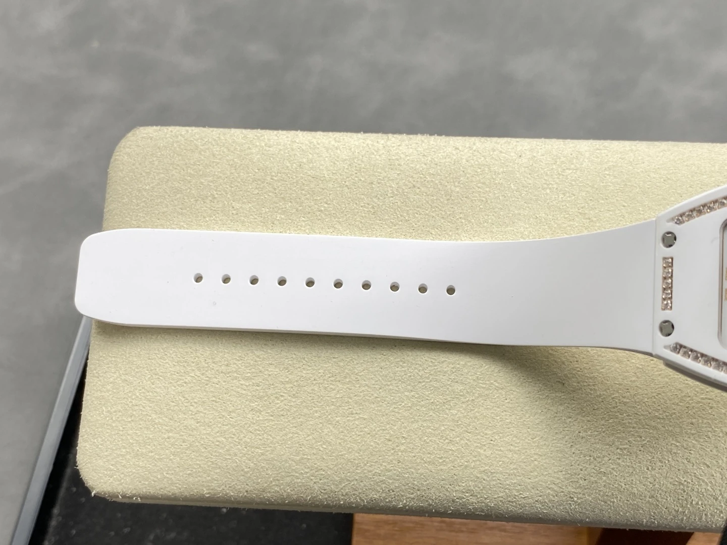 RICHARD MILLE RM07 Ladies White Ceramic Diamonds Bezel ZF 1:1 Best Edition White Dial on White Rubber Strap CRMA2 Clone 31 cc666cc481011e2 1 AMO Watch