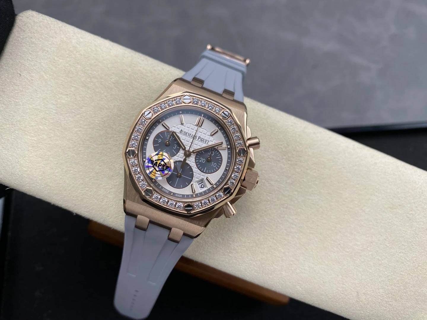 AP Royal Oak Chrono 26231 RG APSF 1:1 Best Edition White Dial on Gray Rubber Strap A2385 35 da44f9d7c3bcf29 阿默表行AmoWatch