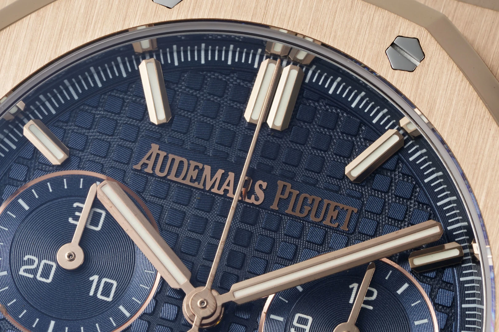 AP Royal Oak Chrono 26240 RG DDF 1:1 Best Edition Blue Dial on RG Bracelet DD4401 Super Clone Weight (SW Dial) 22 e259b42f991f77c AMO Watch