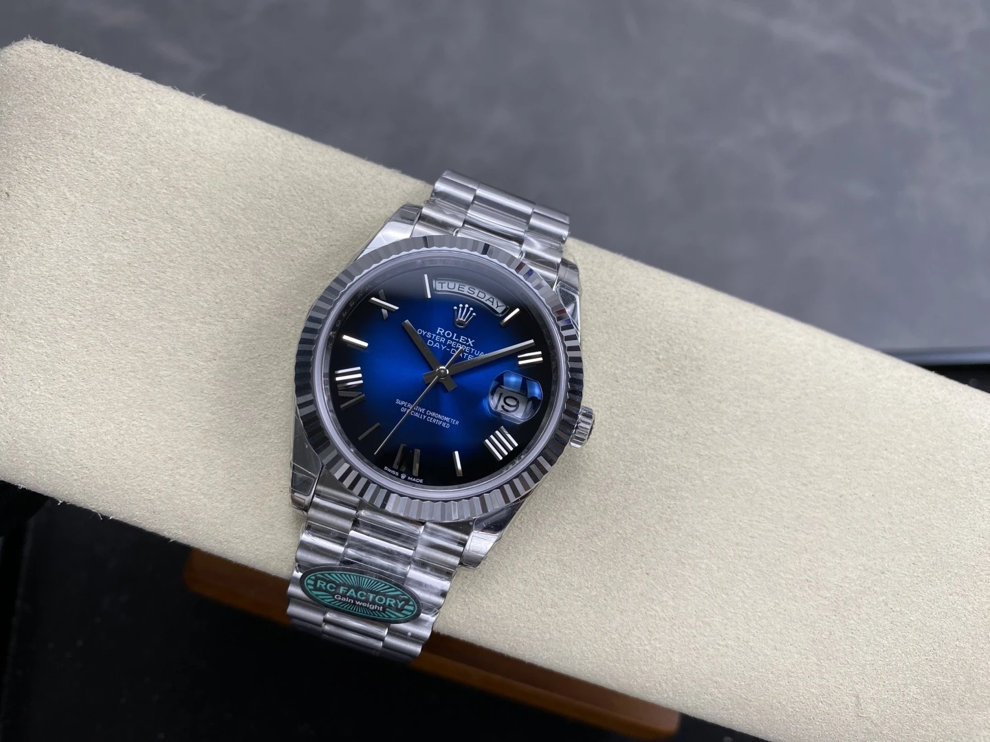 Rolex Day Date 40 SS 228236 RCF 1:1 Best Edition White Gradient Blue Roman Dial on President Bracelet VR3255 (211g) 23 06bee5d97be9fad AMO Watch