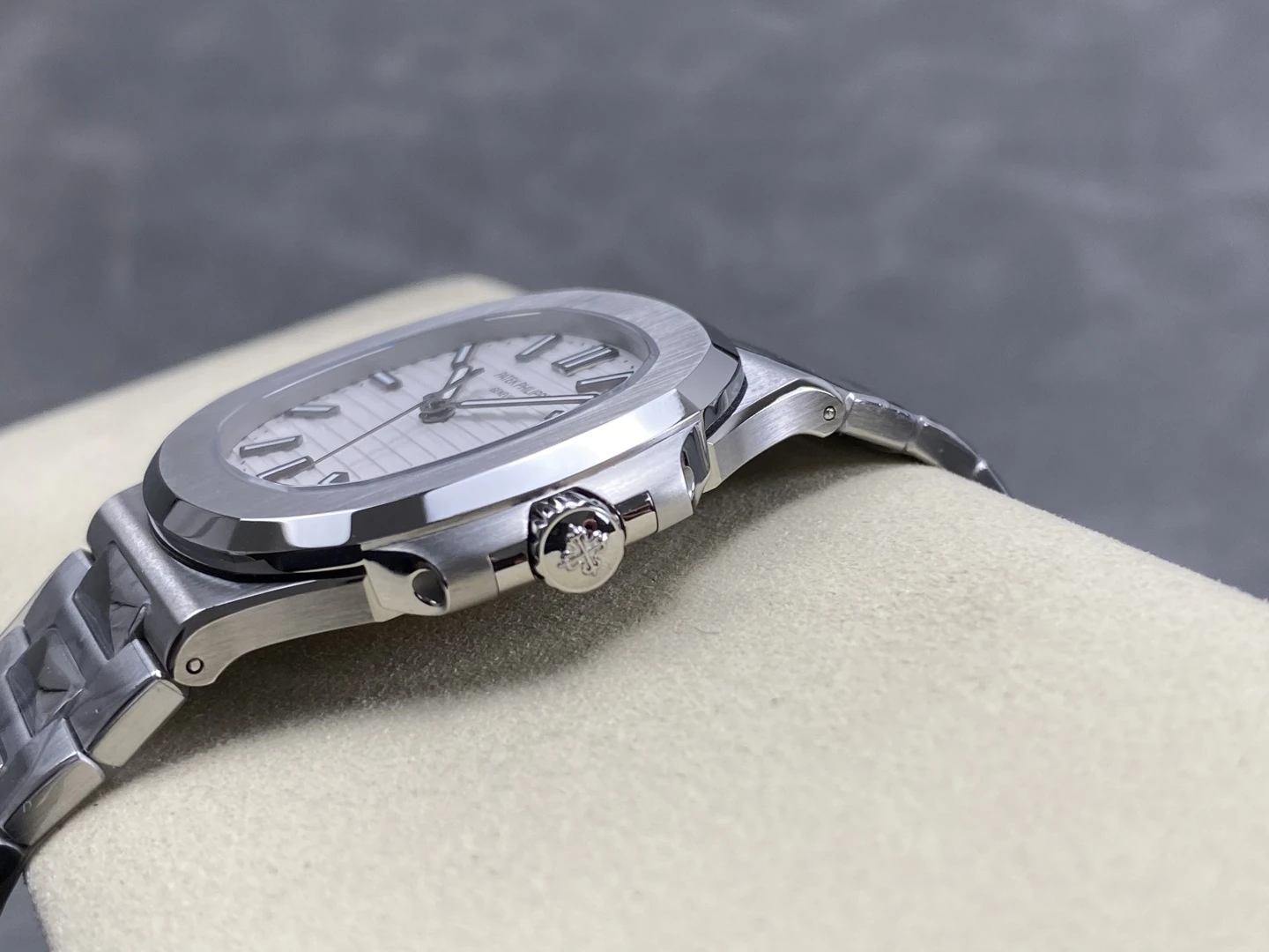 PP Nautilus 5711 DDF 1:1 Best Edition White Dial on SS Bracelet DD324 Super Clone V2 28 61031ce90dc2e7f AMO Watch