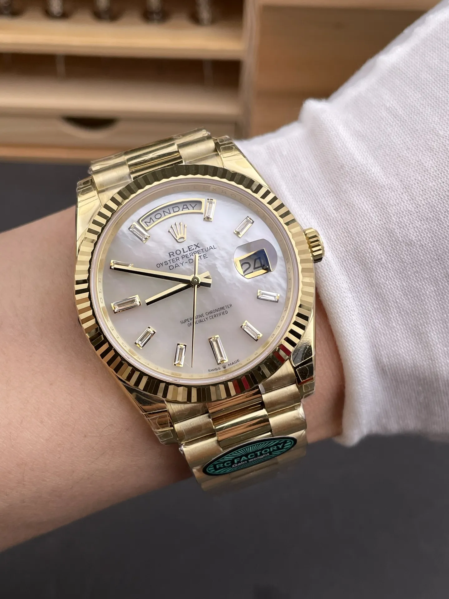 Rolex Day Date 40 YG 228238 RCF 1:1 Best Edition MOP Dial on President Bracelet VR3255 (211g) 24 e389f8c2951f0e5 AMO Watch